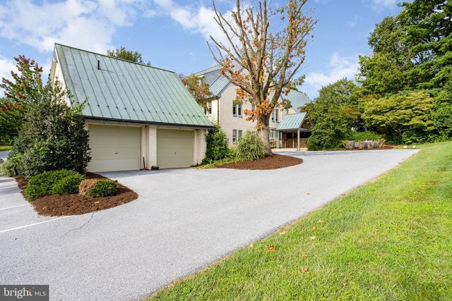 1910 HARRINGTON DR, Lancaster, PA 17601