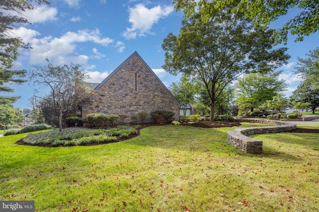 1910 HARRINGTON DR, Lancaster, PA 17601