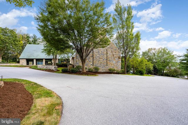 1910 HARRINGTON DR, Lancaster, PA 17601