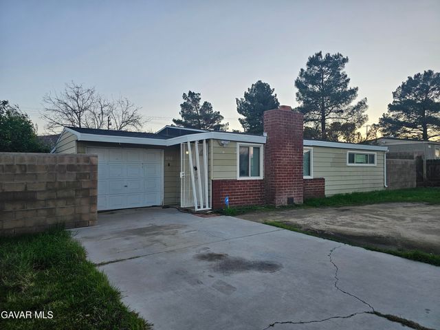 1132 W Ave P-14, Palmdale, CA 93551
