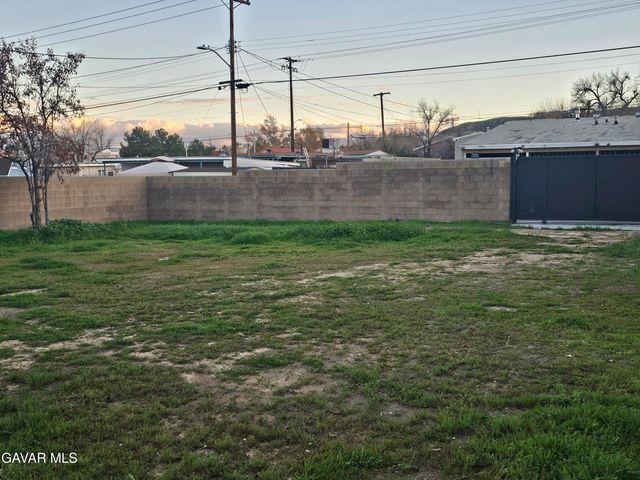 1132 W Ave P-14, Palmdale, CA 93551