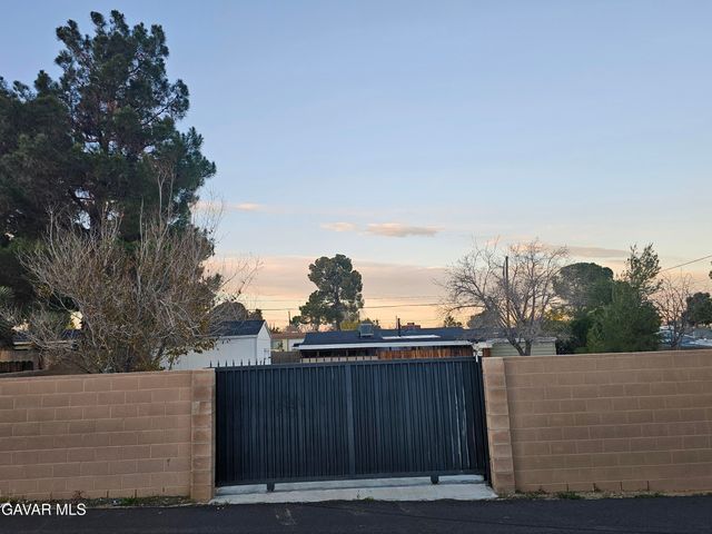 1132 W Ave P-14, Palmdale, CA 93551