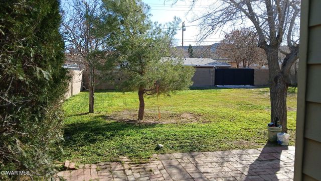 1132 W Ave P-14, Palmdale, CA 93551