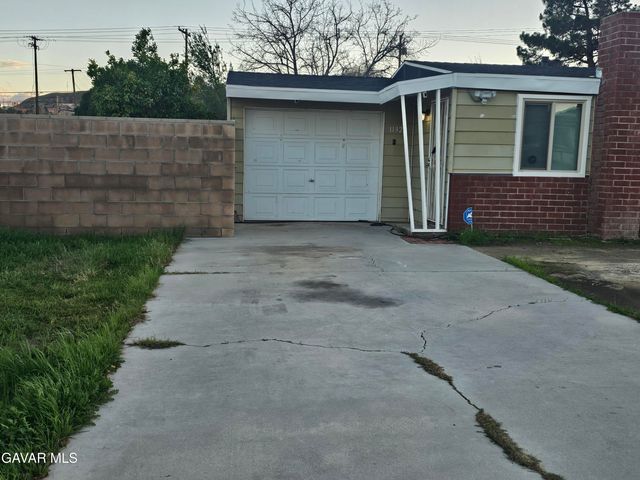 1132 W Ave P-14, Palmdale, CA 93551