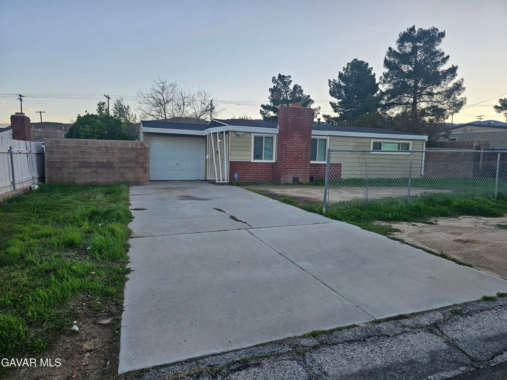 1132 W Ave P-14, Palmdale, CA 93551