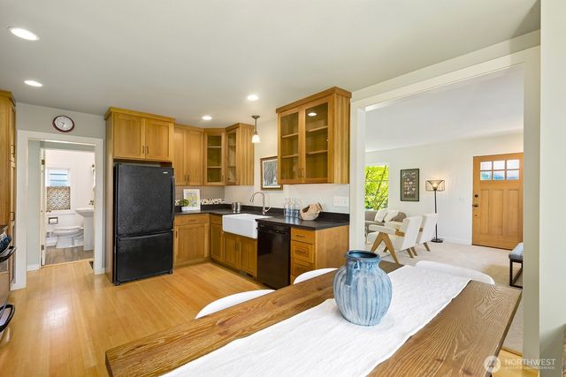 9501 Dayton Avenue N, Seattle, WA 98103