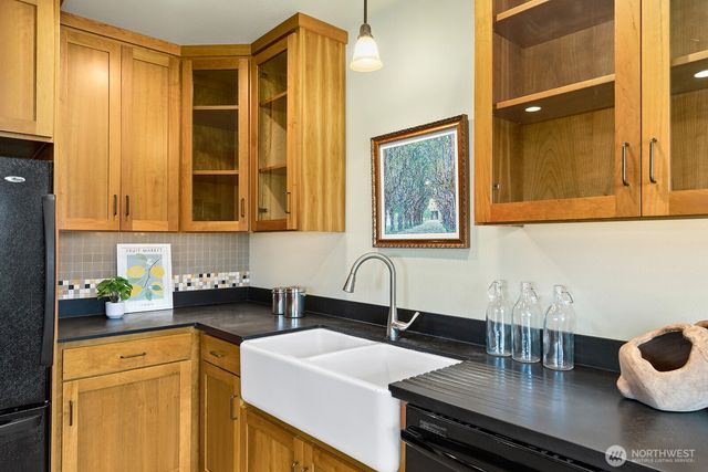 9501 Dayton Avenue N, Seattle, WA 98103