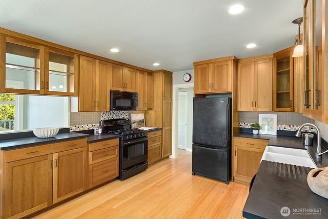 9501 Dayton Avenue N, Seattle, WA 98103
