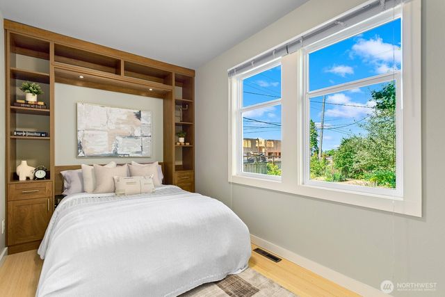 9501 Dayton Avenue N, Seattle, WA 98103