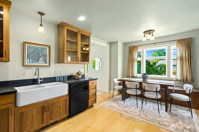 9501 Dayton Avenue N, Seattle, WA 98103