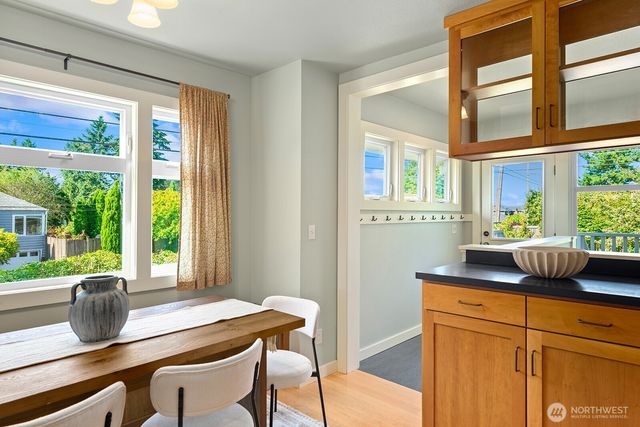 9501 Dayton Avenue N, Seattle, WA 98103
