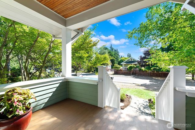 9501 Dayton Avenue N, Seattle, WA 98103