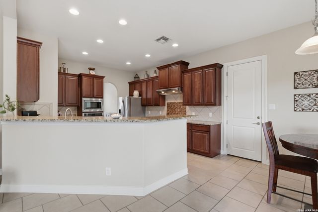 146 Sunrise Hill, Castroville, TX 78009