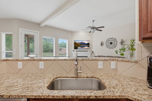 146 Sunrise Hill, Castroville, TX 78009