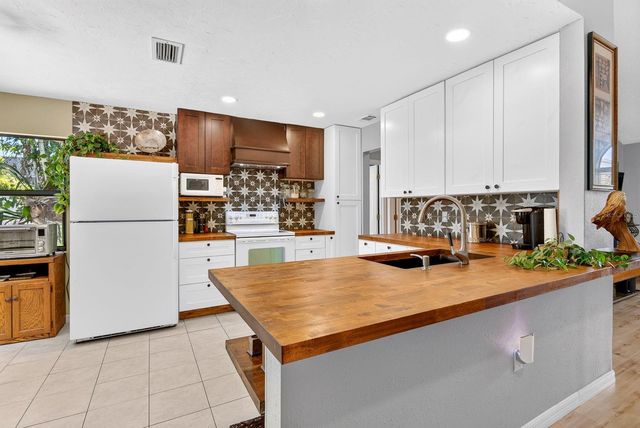 5610 33RD LANE E, Bradenton, FL 34203
