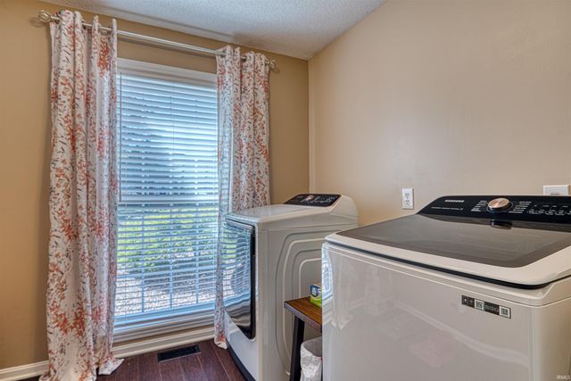 700 Brookshire Drive, Evansville, IN 47715