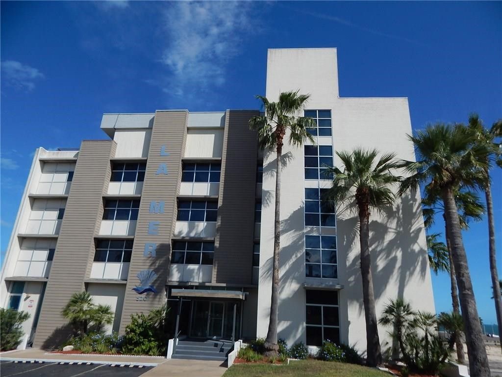 520 S Chaparral St 204, Corpus Christi, TX 78401 — exterior