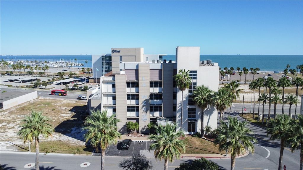 520 S Chaparral St 204, Corpus Christi, TX 78401 — photo 4