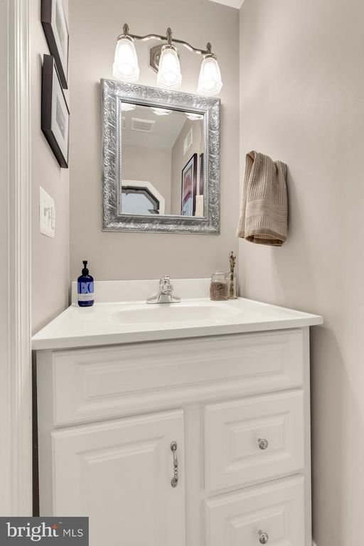 Image 12 of property listing at 122 E OSTEND ST, Baltimore, MD 21230