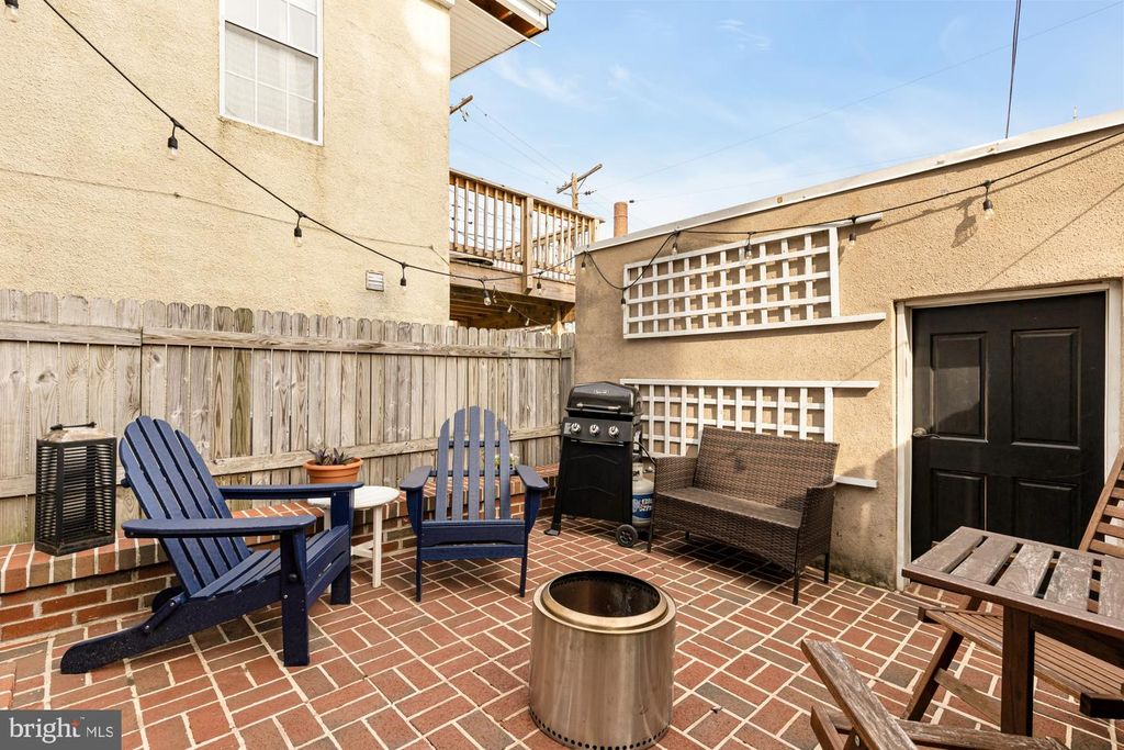 Image 14 of property listing at 122 E OSTEND ST, Baltimore, MD 21230