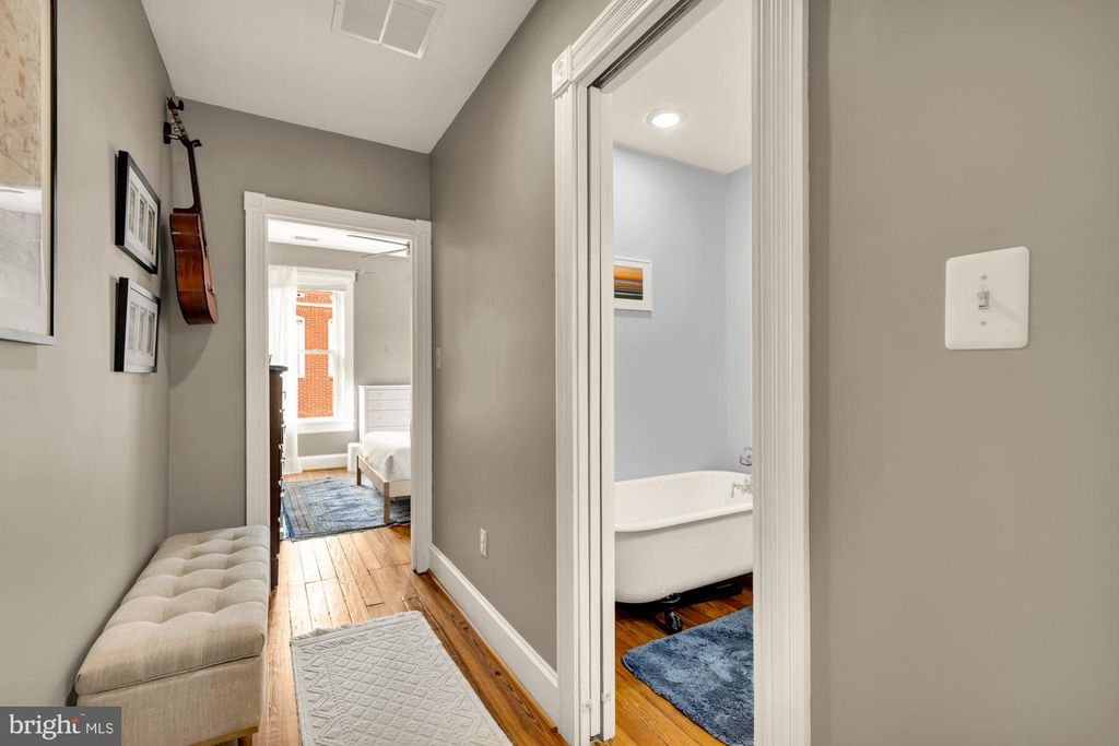 Image 15 of property listing at 122 E OSTEND ST, Baltimore, MD 21230
