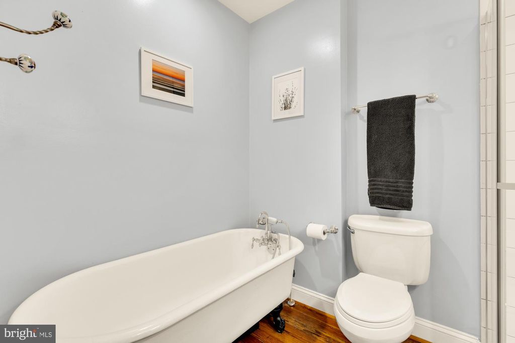 Image 16 of property listing at 122 E OSTEND ST, Baltimore, MD 21230
