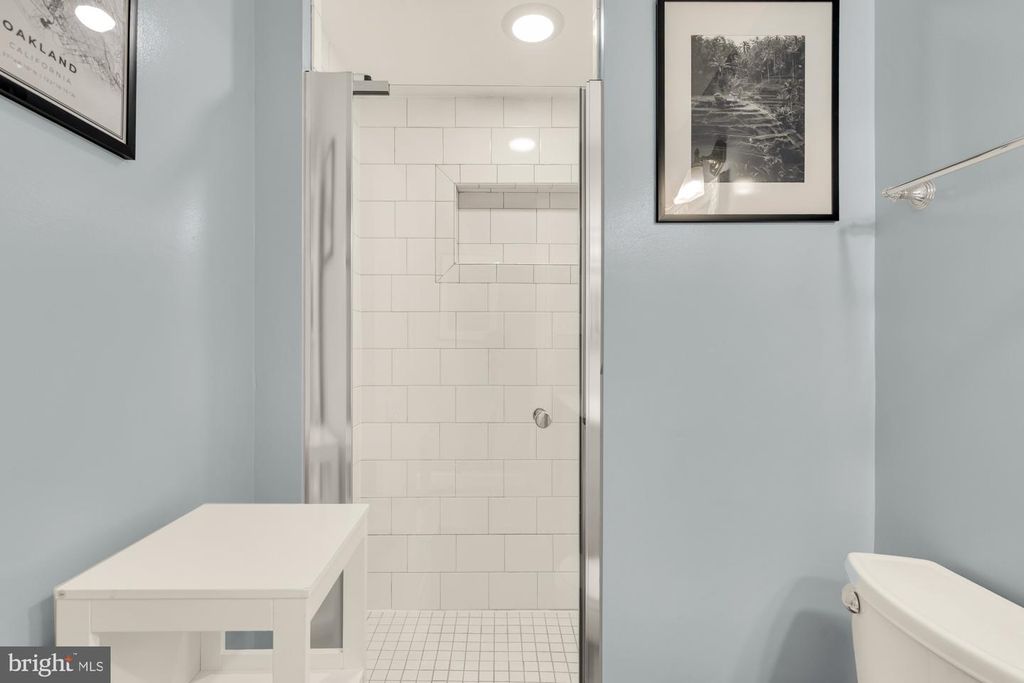 Image 21 of property listing at 122 E OSTEND ST, Baltimore, MD 21230