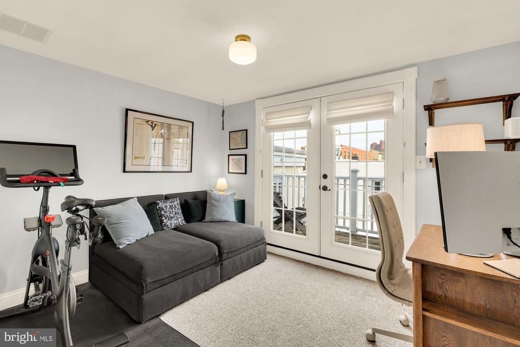 Image 24 of property listing at 122 E OSTEND ST, Baltimore, MD 21230