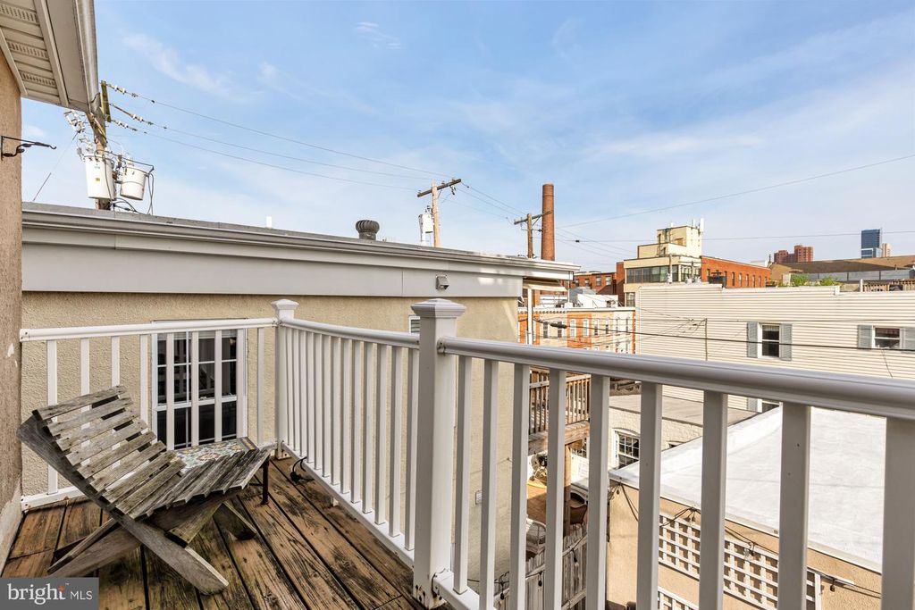 Image 25 of property listing at 122 E OSTEND ST, Baltimore, MD 21230
