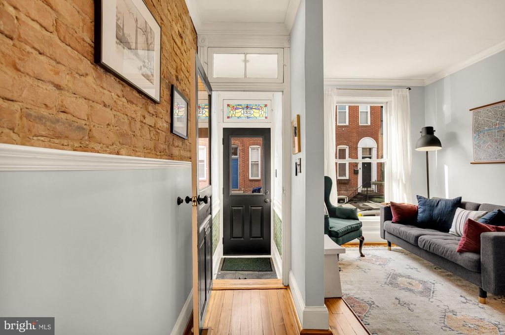 Image 3 of property listing at 122 E OSTEND ST, Baltimore, MD 21230