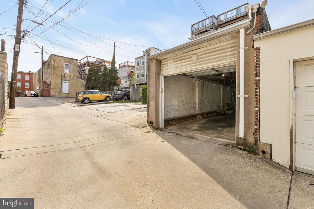 Image 31 of property listing at 122 E OSTEND ST, Baltimore, MD 21230