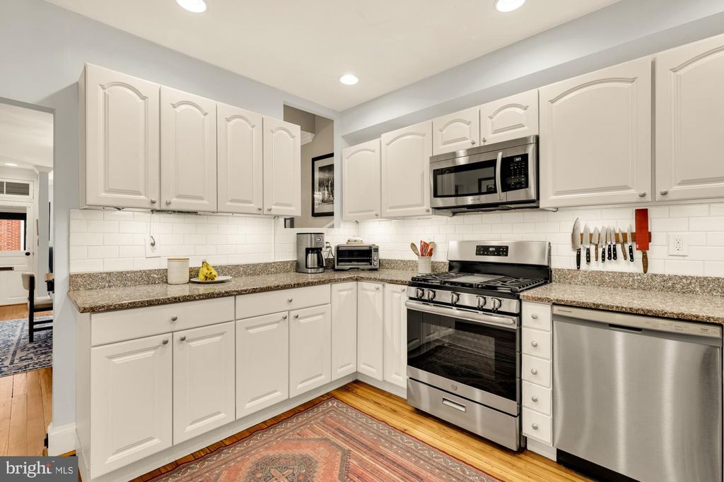 Image 8 of property listing at 122 E OSTEND ST, Baltimore, MD 21230