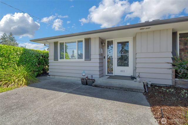 611 13th St SW, Puyallup, WA 98371