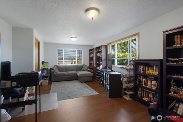 611 13th St SW, Puyallup, WA 98371