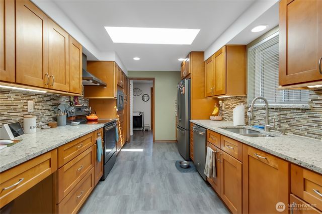 611 13th St SW, Puyallup, WA 98371