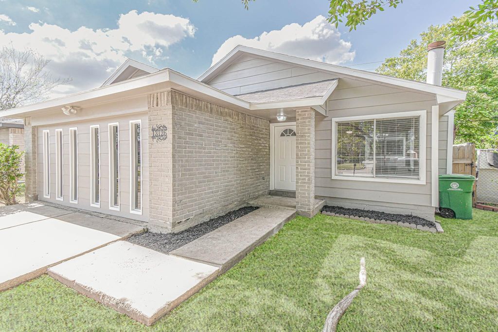 13126 Townwood Drive, Houston, TX 77045