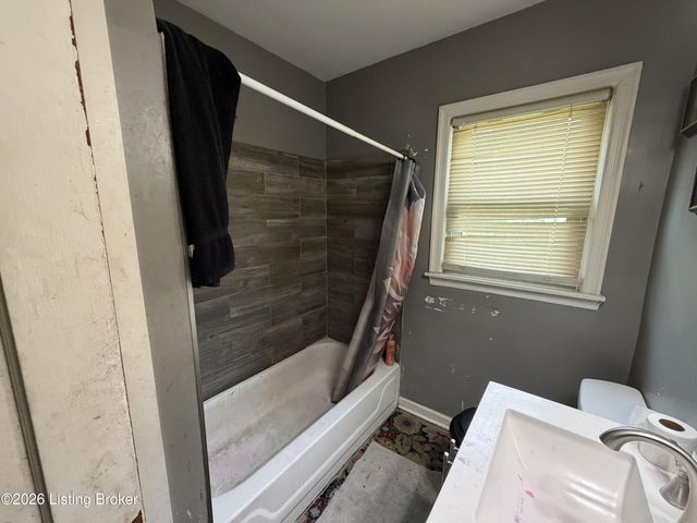 3767 Parthenia Ave, Louisville, KY 40215