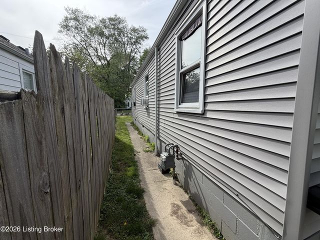 3767 Parthenia Ave, Louisville, KY 40215