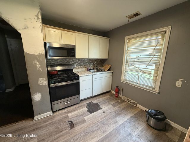 3767 Parthenia Ave, Louisville, KY 40215