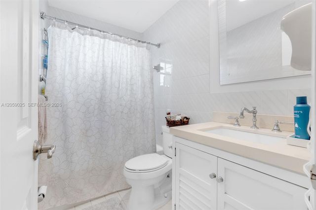 9981 NW 129th Ter, Hialeah Gardens, FL 33018
