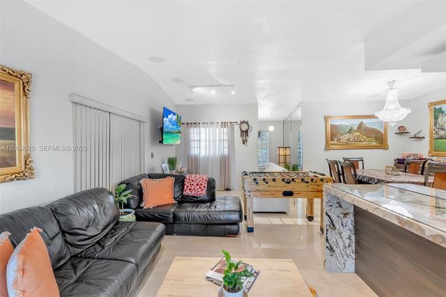 9981 NW 129th Ter, Hialeah Gardens, FL 33018