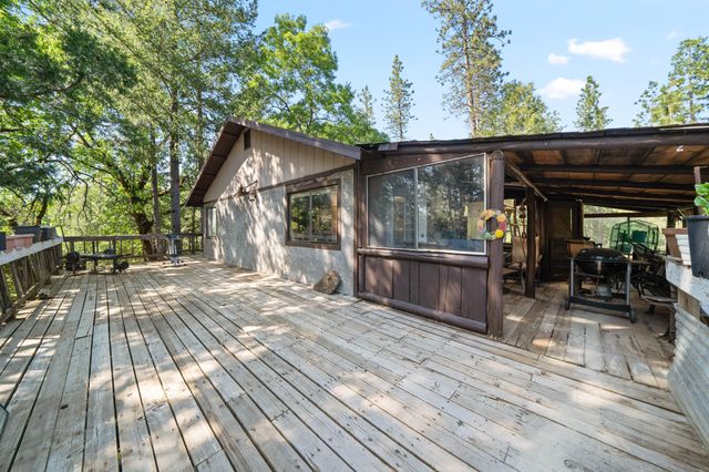 15912 Valhalla Drive, Oak Run, CA 96069