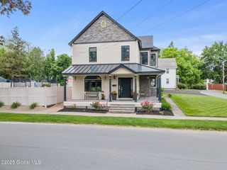 195 W Circular Street, Saratoga Springs, NY 12866