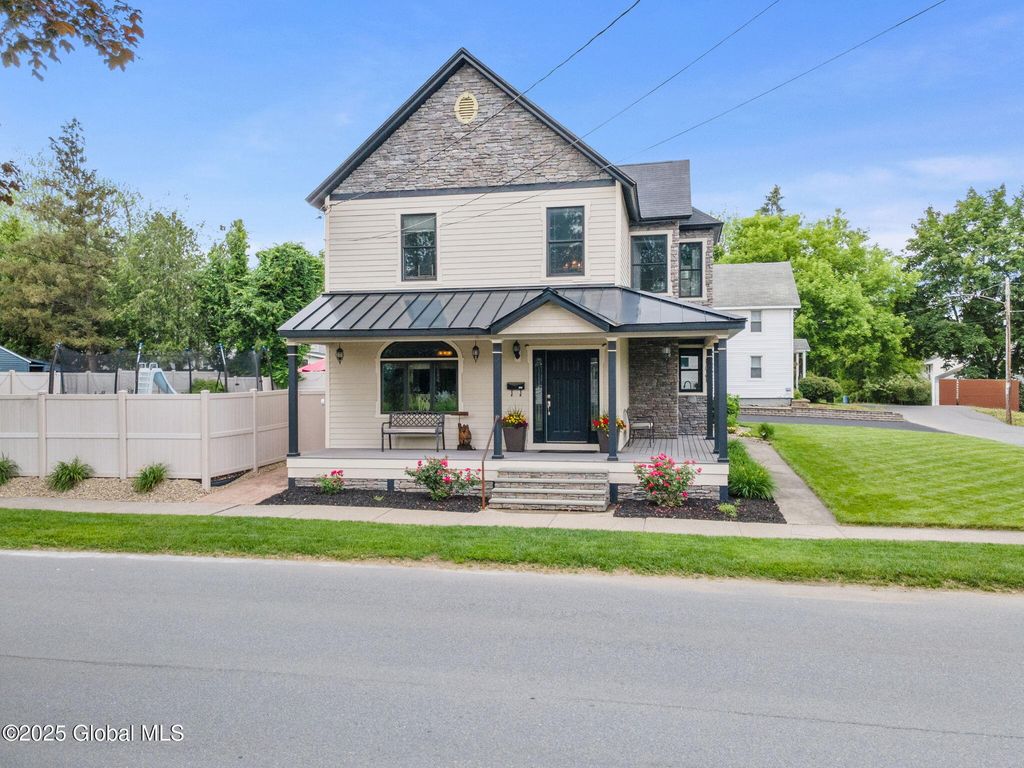 195 W Circular Street, Saratoga Springs, NY 12866