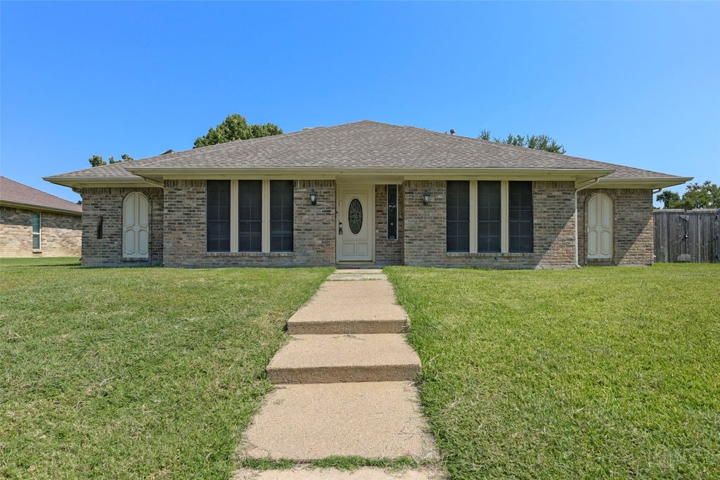 1017 Clinton Drive, Plano, TX 75075
