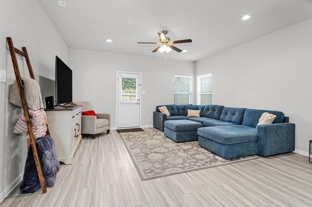 760 Yellow Birch Lane, Conroe, TX 77304