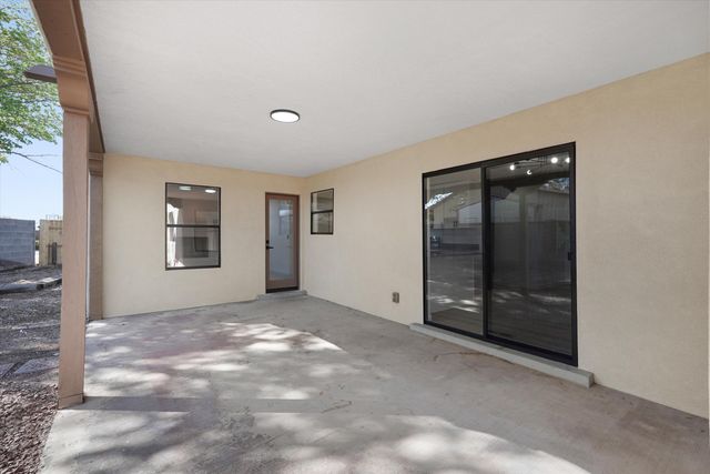 960 Player Loop SE, Rio Rancho, NM 87124