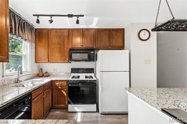 10826 Canter Way Drive, St Louis, MO 63114