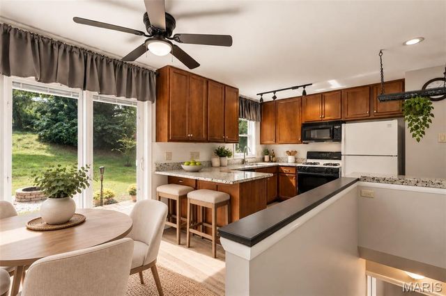 10826 Canter Way Drive, St Louis, MO 63114