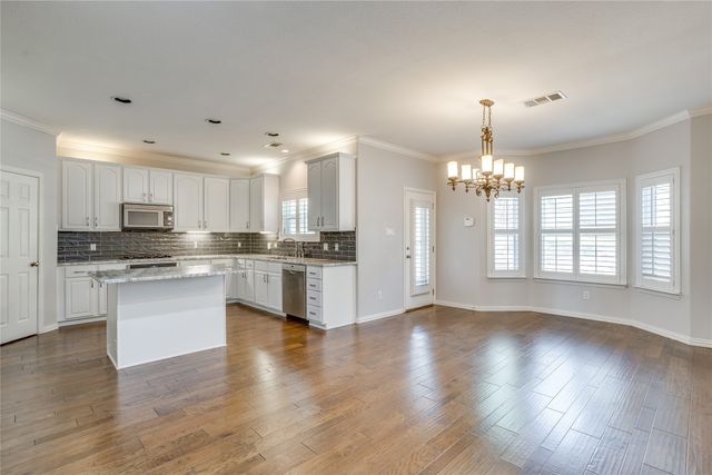 908 Bridle Path, Burleson, TX 76028